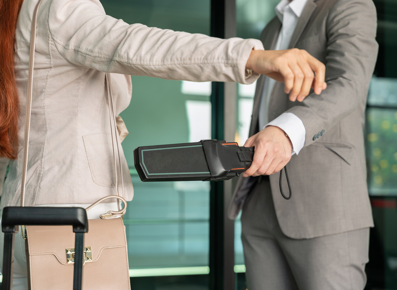 cosa suona al metal detector in aeroporto